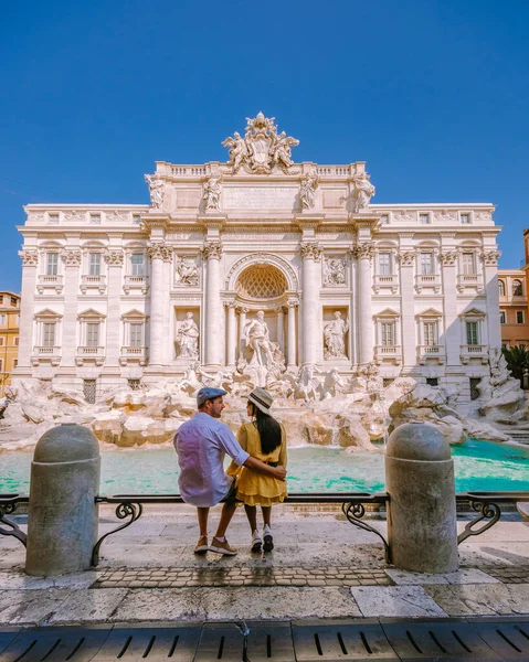 Trevi Fountain, Ρώμη, Ιταλία το πρωί — Φωτογραφία Αρχείου