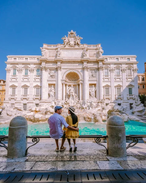 Trevi fontän, Rom, Italien på morgonen — Stockfoto