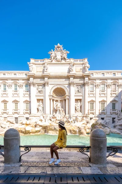 Fontana de Trevi, roma, Italia por la mañana — Foto de Stock
