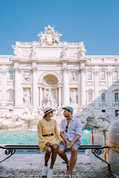 Fontana de Trevi, roma, Italia por la mañana — Foto de Stock