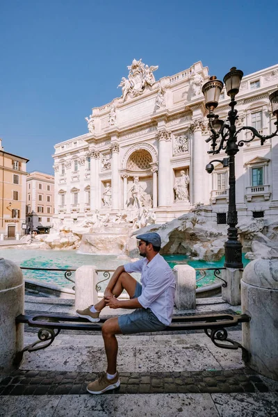 Trevi fontän, Rom, Italien på morgonen — Stockfoto