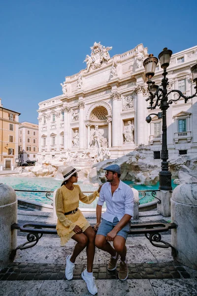 Trevi Fountain, Roma, İtalya 'da sabah