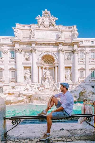 Trevi fontän, Rom, Italien på morgonen — Stockfoto