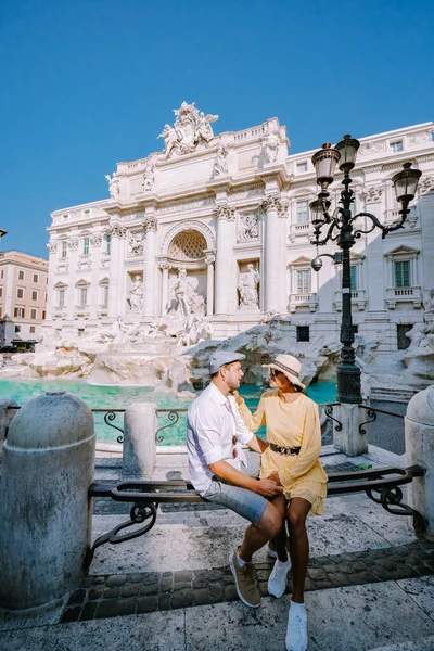 Fontana de Trevi, roma, Italia por la mañana — Foto de Stock