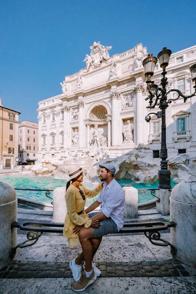 Trevi fontän, Rom, Italien på morgonen — Stockfoto