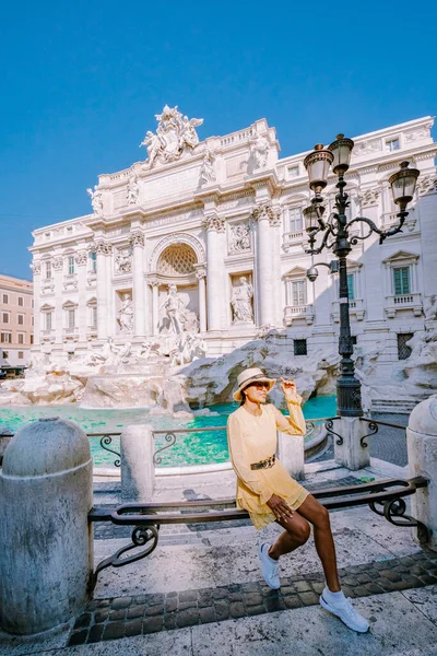 Trevi fontän, Rom, Italien på morgonen — Stockfoto