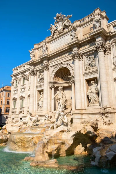 Trevi fontän, Rom, Italien på morgonen — Stockfoto