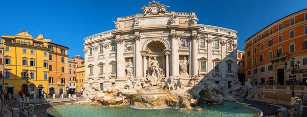 Trevi Fountain, Roma, İtalya 'da sabah