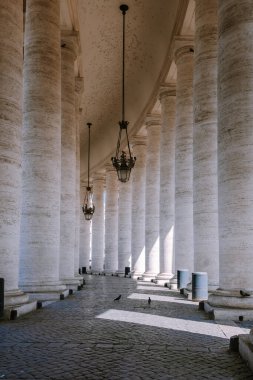 Sabah St. Peters Bazilikası Roma 'daki Via della Conciliazione' den. Vatikan, Roma, İtalya. Roma mimarisi ve dönüm noktası. Roma 'daki St. Peters katedrali. İtalyan Rönesans Kilisesi.