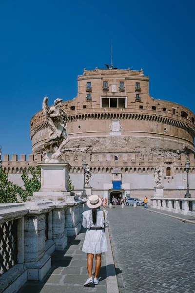 Castel SantAngelo při východu slunce v Římě, Itálie — Stock fotografie