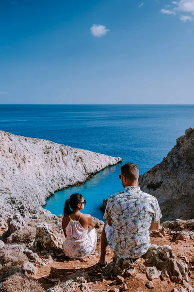 Crete Greece Seitan Limania beach with huge cliff by the blue ocean of the Island of Crete in Greece, Seitan limania beach on Crete, Greece — Stockfoto