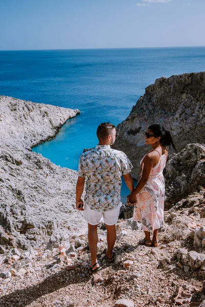 Crete Greece Seitan Limania beach with huge cliff by the blue ocean of the Island of Crete in Greece, Seitan limania beach on Crete, Greece — стоковое фото