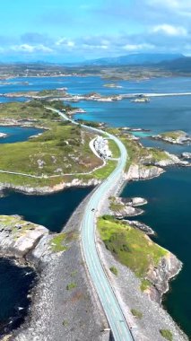 Norveç 'teki pitoresk Atlantik Okyanus Yolu' nu keşfedin. Büyüleyici adalar ve kıyı manzaraları boyunca ilerleyin..