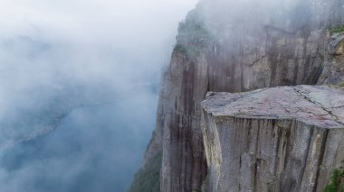 Norveç 'teki Preikestolen Cliff' in ihtişamını tecrübe edin..