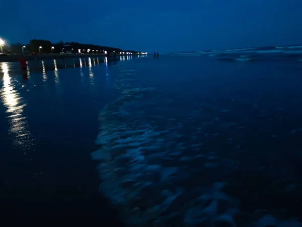 Красивые Водные Волны Освещение Индийского Моря Дигха После Заката Белые — стоковое фото
