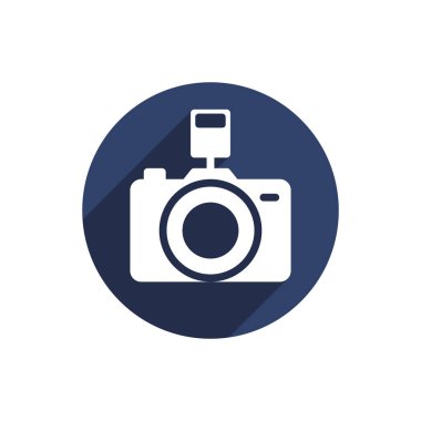 Kamera simgesi. Yaz tatili ikonu unsuru. Web sitesi tasarımı ve uygulama geliştirme için düz fotoğraf makinesi simgesi.