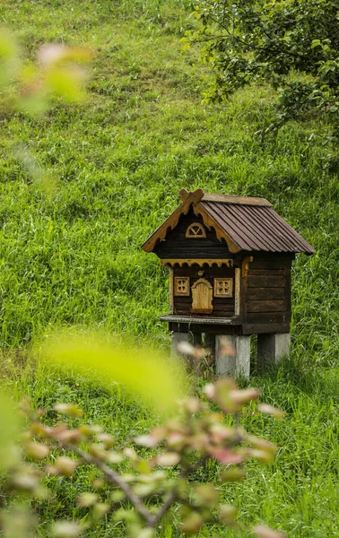 Деревянный Ручной Дом Пчёл Горной Деревне — стоковое фото
