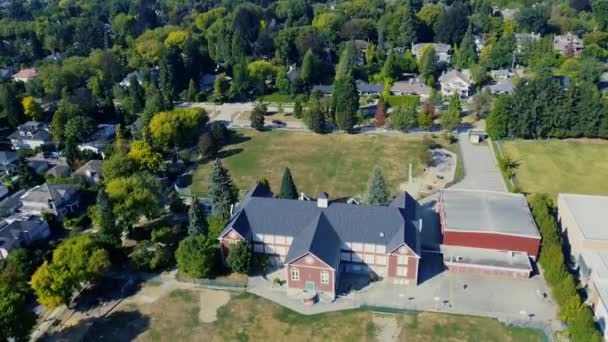 Drone Tiro Vieja Escuela Canadá Con Gimnasio Adyacente Zonas Pago — Vídeos de Stock