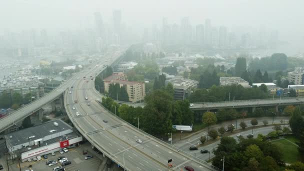 Vancouver Daki Köprüden Aşağı Doğru Şehir Merkezi Dumanla Kaplı — Stok video