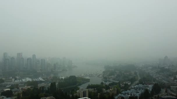 温哥华市中心的烟雾从空中拍下来 死于来自美国的大火 — 图库视频影像