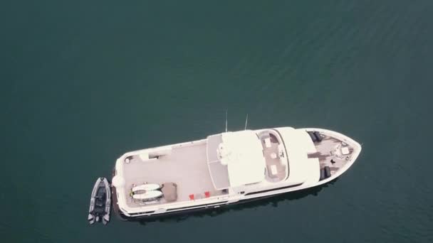 Vancouver Közelében Lévő Tiszta Vizeken Horgonyzó Jachtra Néző Felülről Lefelé — Stock videók