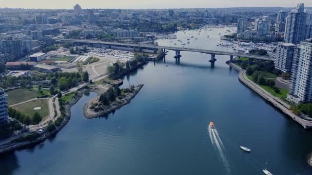 Felül Kilátás Kis Hajó Híd Forgalom Vancouver Egy Napsütéses Napon — Stock videók