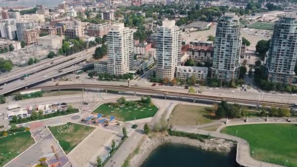 Kanada Otoyol Orta Büyüklükteki Binaların Hava Manzarası — Stok video