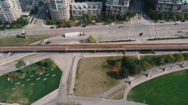 Vancouver 'daki otoyolun insansız hava aracı görüntüsü.