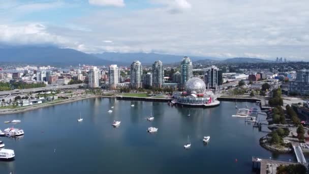 Volar Sobre Arroyo Vancouver Con Barcos Las Aguas Tranquilas — Vídeo de stock