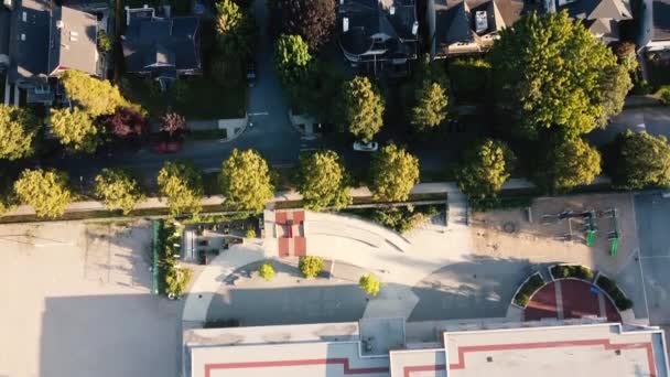 Kanada Mahallesi Okul Yavaş Trafik Manzarası — Stok video