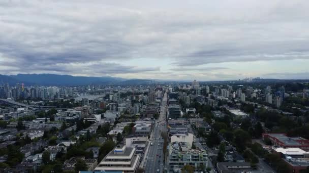 Voe Sobre Vancouver Tráfego Tiwh Estrada Dia Nublado — Vídeo de Stock