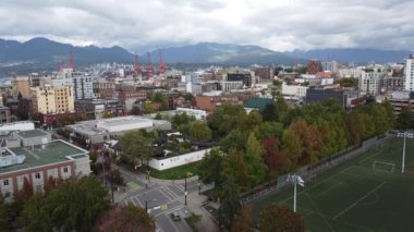 Futbol sahası ve Çin Mahallesi yakınlarındaki kavşakların ve limanın havadan görüntüsü.
