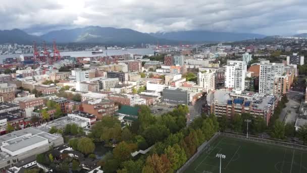 Topdown Kilátás Kínai Negyed Vancouver Kikötő Hegyek Háttérben — Stock videók