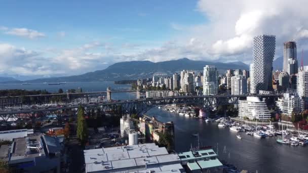 Центр Ванкувера Мосты Солнечный Облачный День — стоковое видео