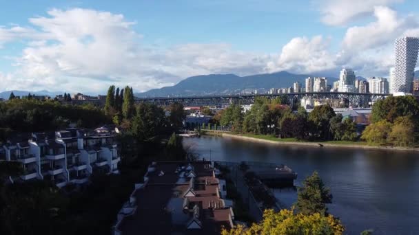 Vancouver Árvores Queda Com Vista Ponte Centro Cidade — Vídeo de Stock