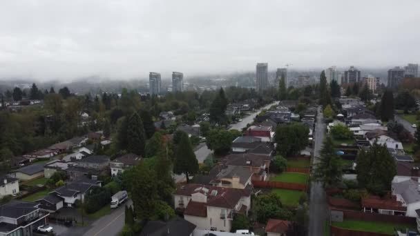 Flug Über Kleine Häuser Kanada Einem Bewölkten Tag Mit Wolkenkratzern — Stockvideo