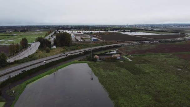 Luftaufnahme Der Autobahn Der Nähe Der Felder Kanada — Stockvideo