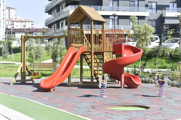 Parque Rojo Diapositiva Diversión Aire Libre Recreación Juego Verano Ocio — Foto de Stock