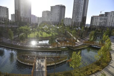 Şehir, gökyüzü, park, şehir manzarası, mimari, şehir, bina, nehir, su, şehir, binalar, gökdelen, yansıtma, iş, manzara, panorama, gökyüzü, köprü, göl, seyahat, manzara, kule, mavi, ABD, merkez