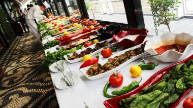 yemek, kahvaltı, yemek, Türk yemeği, peynir, çay, tabak, sağlıklı, lezzetli, mutfak, arka plan, beyaz, domates, geleneksel, ekmek, içecek, sabah, masa, taze, siyah, reçel, kültür, beslenme, ahşap, bal, cam, hindi