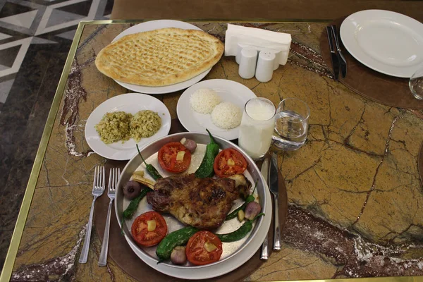 Γεύμα Φαγητό Κρέας Τούρκικο Κεμπάπ Νόστιμο Αρνί Πιάτο Κουζίνα Παραδοσιακή — Φωτογραφία Αρχείου