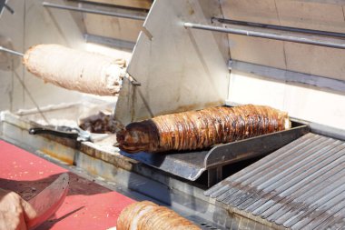 Kokorec, yemek, yemek, et, yemek, gurme, rosto, restoran, kuzu, mutfak, ünlü, yemek, aşçı, adam, sıcak, pirzola, kesme, sebze, kapanış, insan, baharat, erkek, lezzetli, geleneksel, sığır eti, kafkas, ızgara, haşlanmış ekmek, kırmızı, beyaz