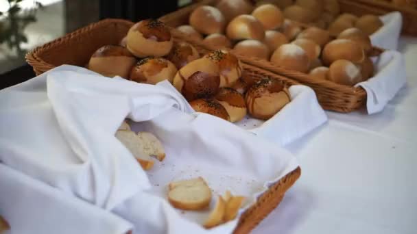 Frühstück Mahlzeit Lebensmittel Brot Käse Türkisch Traditionell Tee Tomaten Teller — Stockvideo