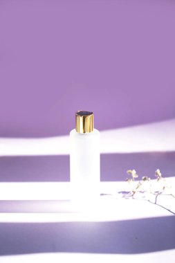 Altın kapaklı Matte kozmetik şişe