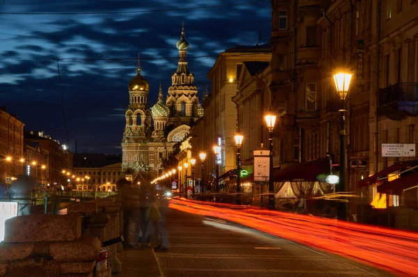 St. Petersburg Gecesi 'nde kanla kurtarıldı.