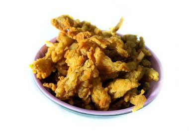 Arka planda lezzetli kızarmış yiyecekler, yakın plan.