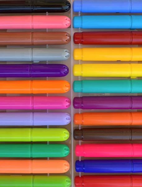 Grande Conjunto Canetas Coloridas Feltro Para Desenhar Uma Caixa Plástico — Fotografia de Stock