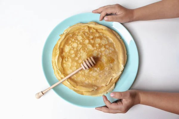 Delicious Pancakes Lie Blue Plate Child Holds Plate Pancakes Poured — Stock Photo, Image