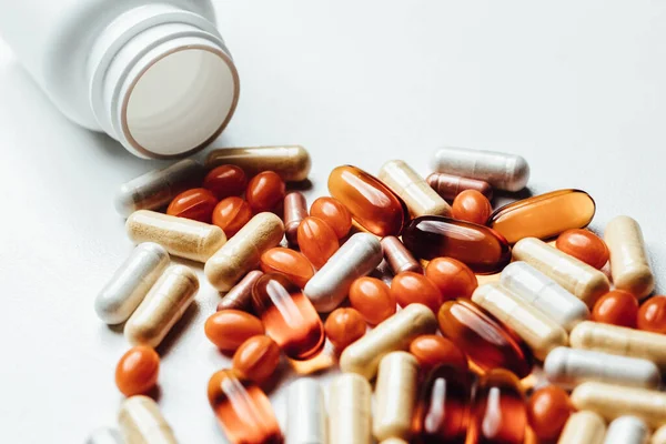 Sortiment Farmaceutické Medicíny Pilulky Tablety Kapsle Pilulky Pozadí Hromada Různých — Stock fotografie