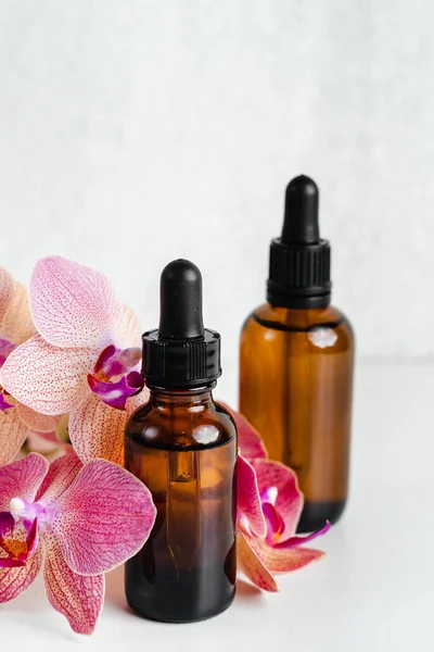 Bottles Essence Surum Skin Health Background Flowers Natural Herbal Skin — Stock Photo, Image